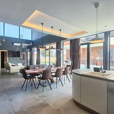Mit Privatpool Fuer 10 Personen Ca 250 Qm In Liznjan, Istrien Suedkueste Von Istrien Liznjan